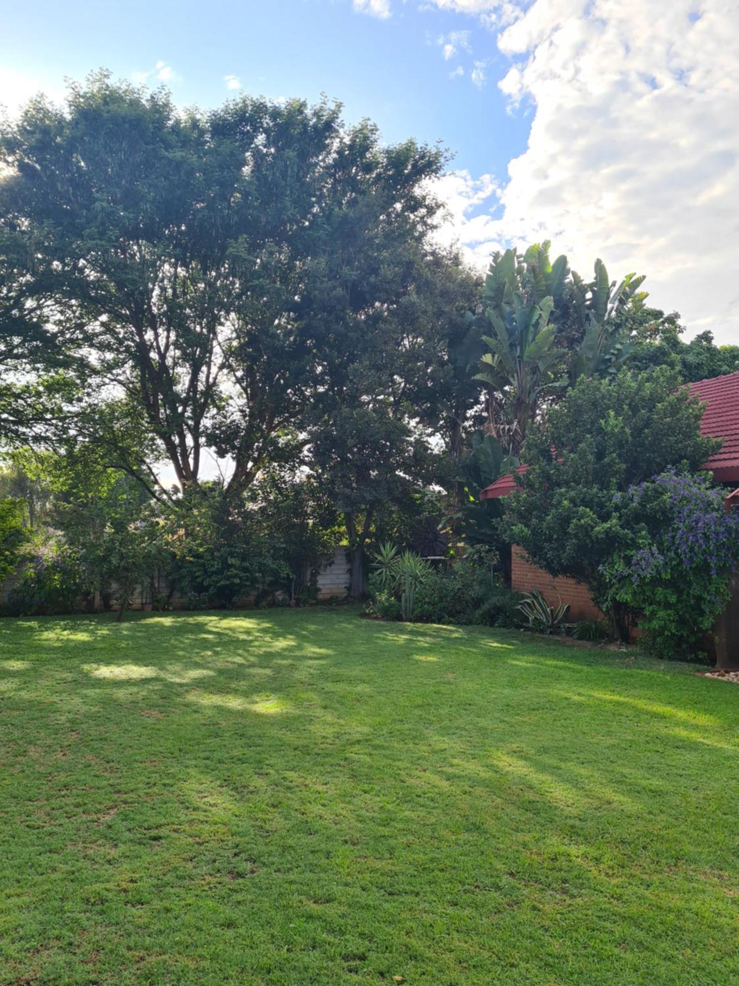 The Old Cabin Hotel Cullinan Exterior photo